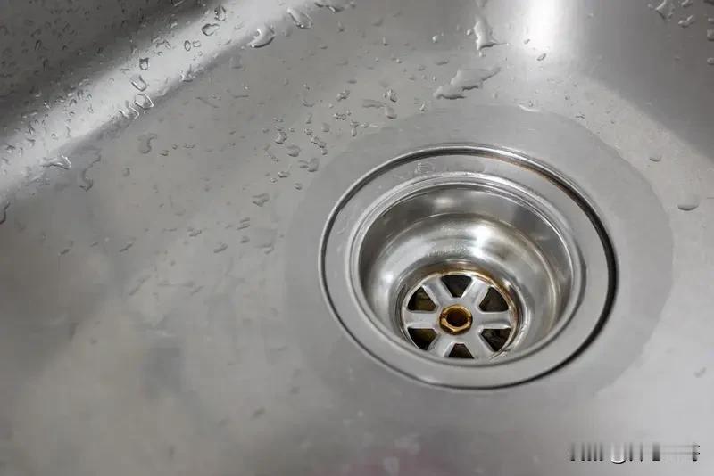 厨房下水道老是堵,怎么办?厨房下水道频繁堵塞根治办法一、日常预防（最关键，