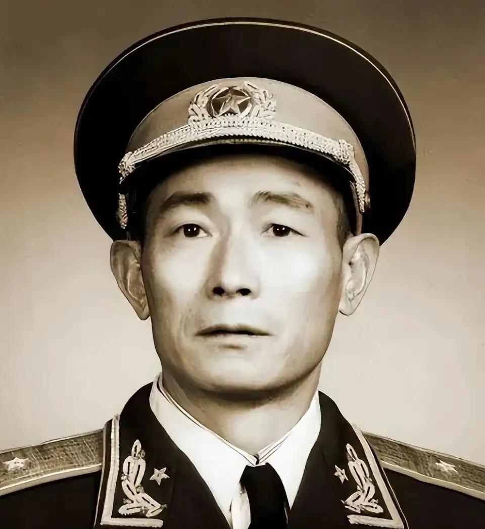 快讯！快讯！陈赓把晋升令往桌上一摁：团长不是白给，先捅破两个紧急活儿。期限三天