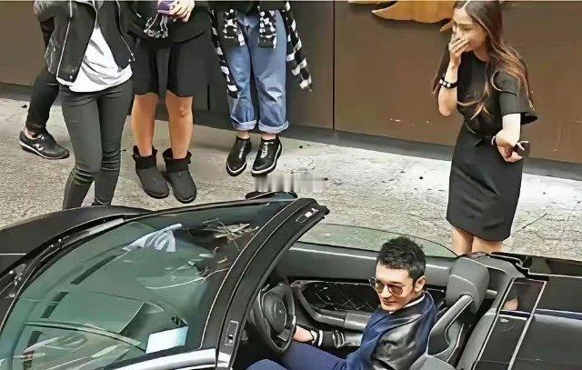 当年黄晓明送杨颖二手兰博基尼，她笑得像中了奖