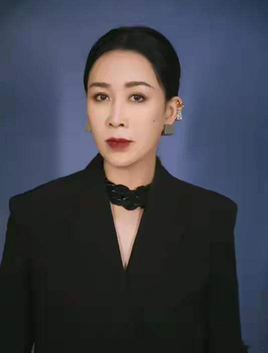 1.那英最近是被人利用了，关于她吐槽冉莹颖败家的声音被过度放大就是某个节目组干的