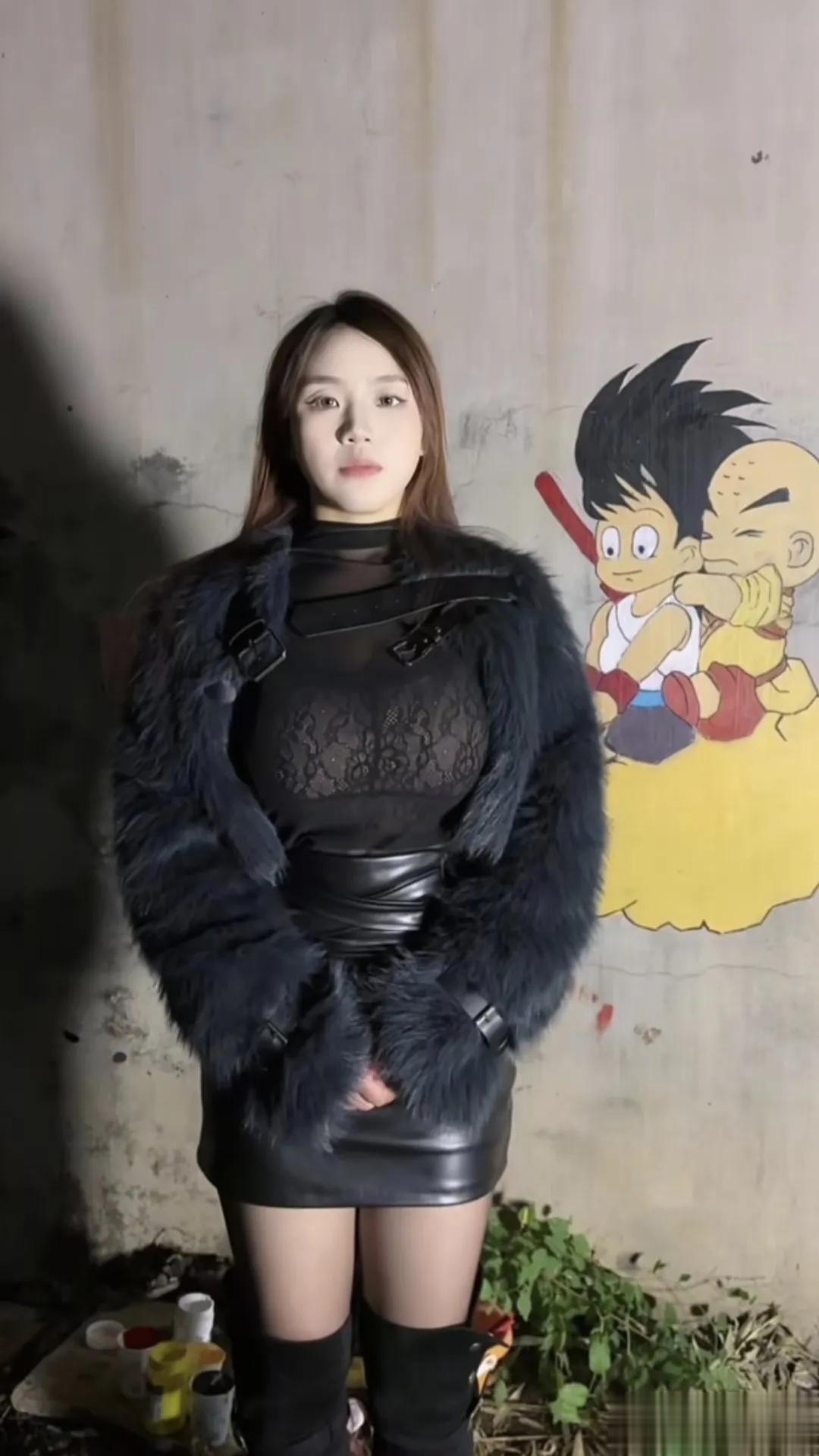 中原御府女业主，因为维权被众多网友认识，因为她的身材和相貌才是引起这场维权事件的