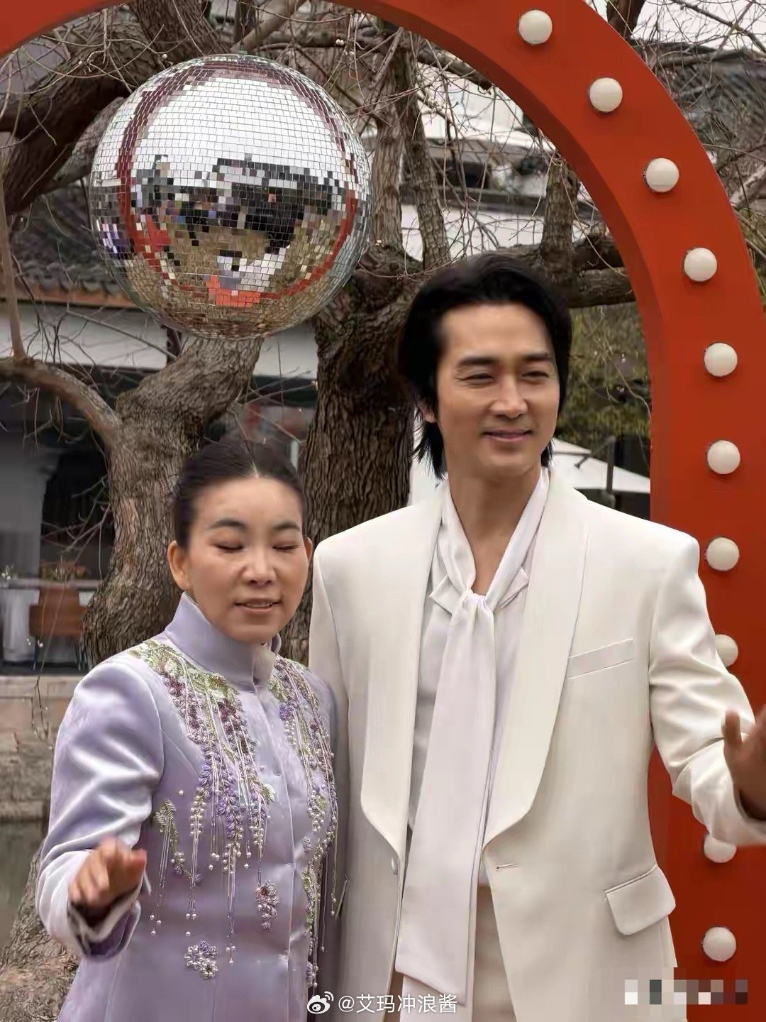 当年和神仙姐姐刘亦菲传过绯闻，还好没有在一起，韩国艺人的花期太短了！