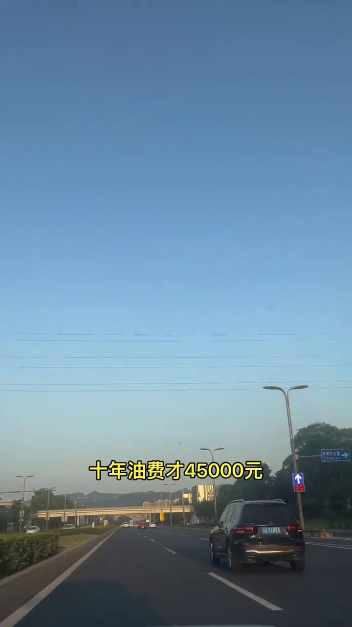 一辆25万的燃油车和一辆25万的电车开10年，它们的用车成本差异。·我的汉兰达
