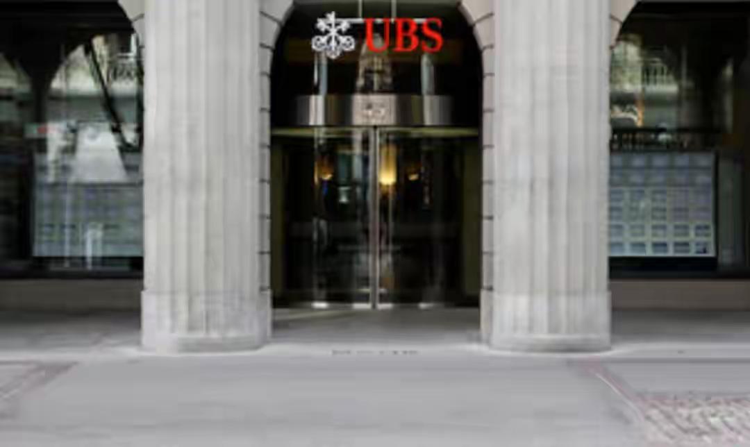 1934年，一个犹太人走进瑞士银行，存了一笔钱。后来他死在了奥斯维辛。他的女儿去