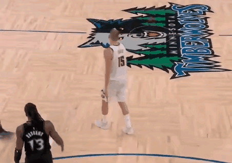 强烈要求联盟从严从重处罚约基奇，而不仅仅是驱逐……！首先，麦克丹尼尔斯再比赛