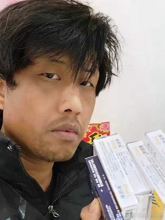 刚刚刷到一个失眠老哥，十几年靠安眠药续命，药效越吃越差，干脆把药全停，改成每天凌