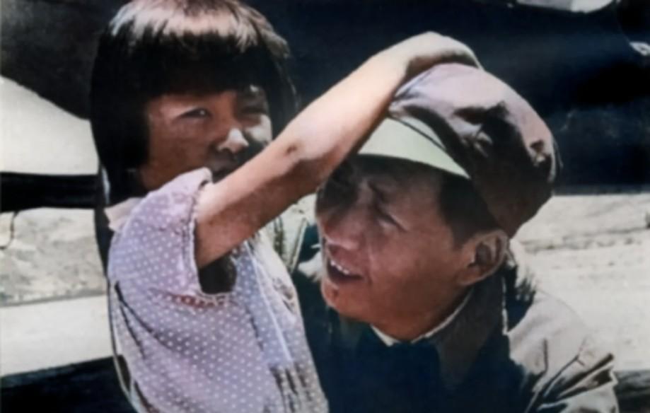 毛主席独生女李讷32岁离婚独自带儿生活，后来与王景清再婚称自己能享福了1983
