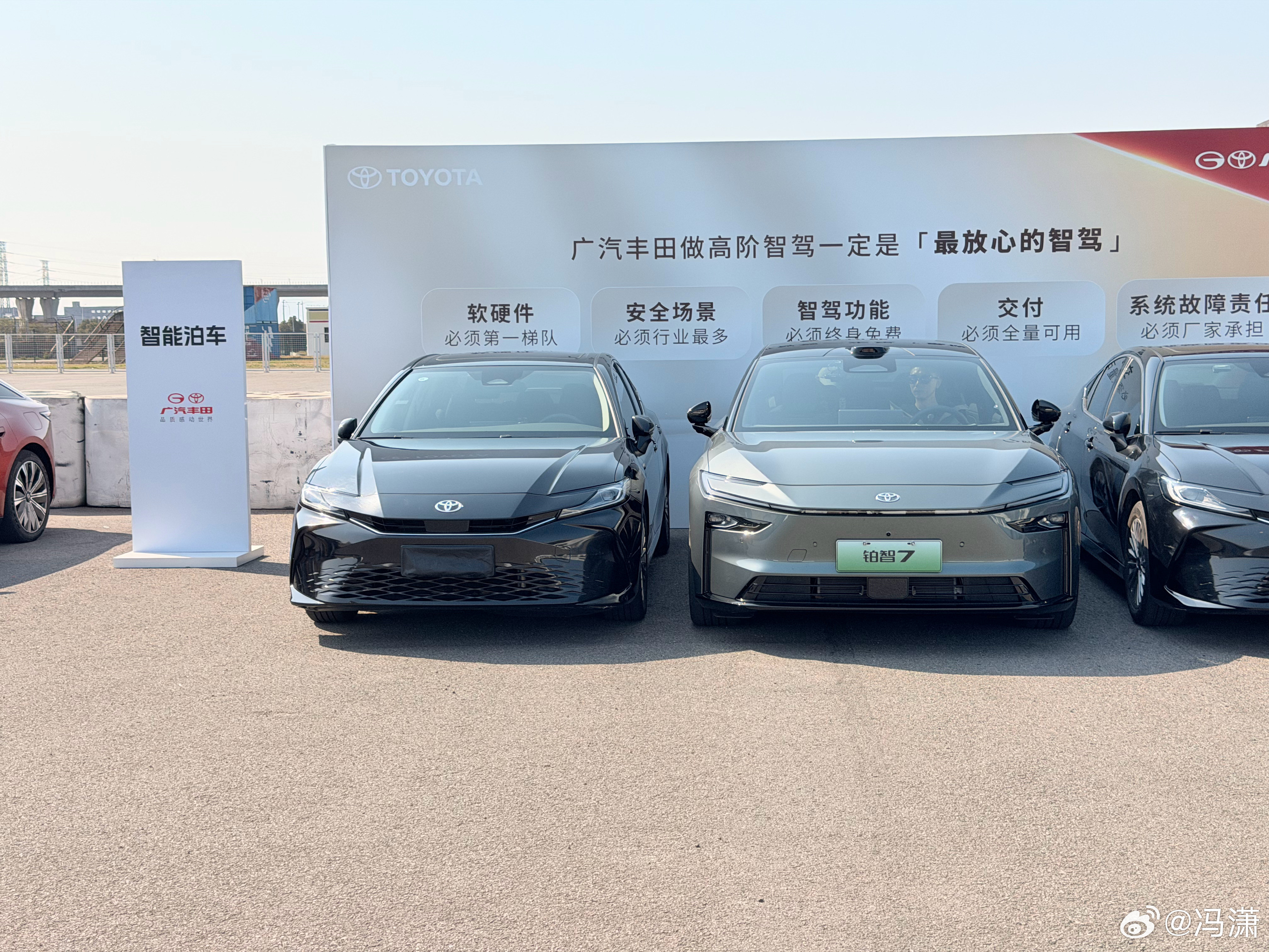 可以拿凯美瑞当尺子直观地感受一下铂智7的尺寸