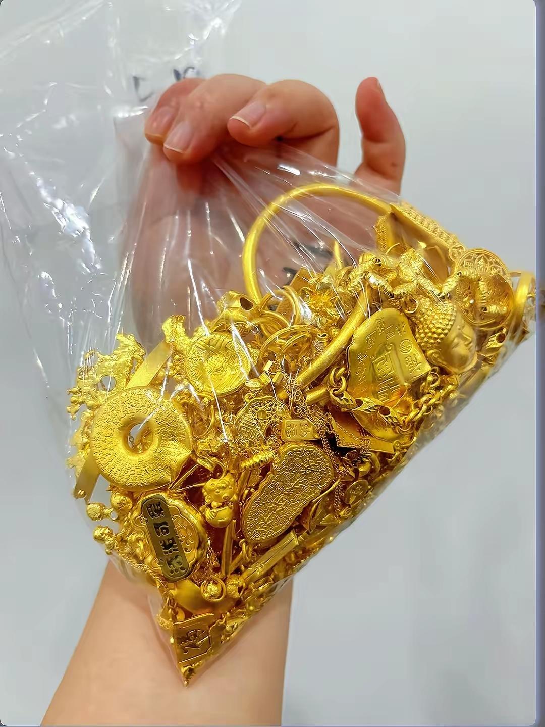 我舅舅收了20年的黄金，真的奉劝大家，如果你有超过500克的黄金，现在千万