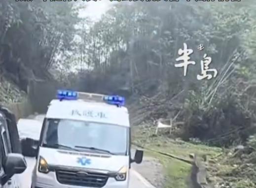 西藏男子自驾游堵在了在高速上，听到身后传来救护车的鸣笛声，就赶紧避让。可没想到在