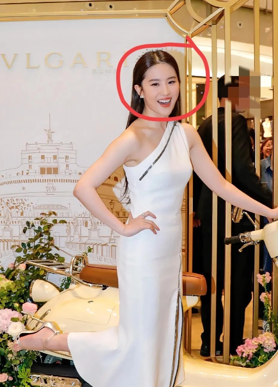 为什么刘亦菲想不去就不去白玉兰原因很简单不是因为她资源多不怕，而是刘亦菲还没