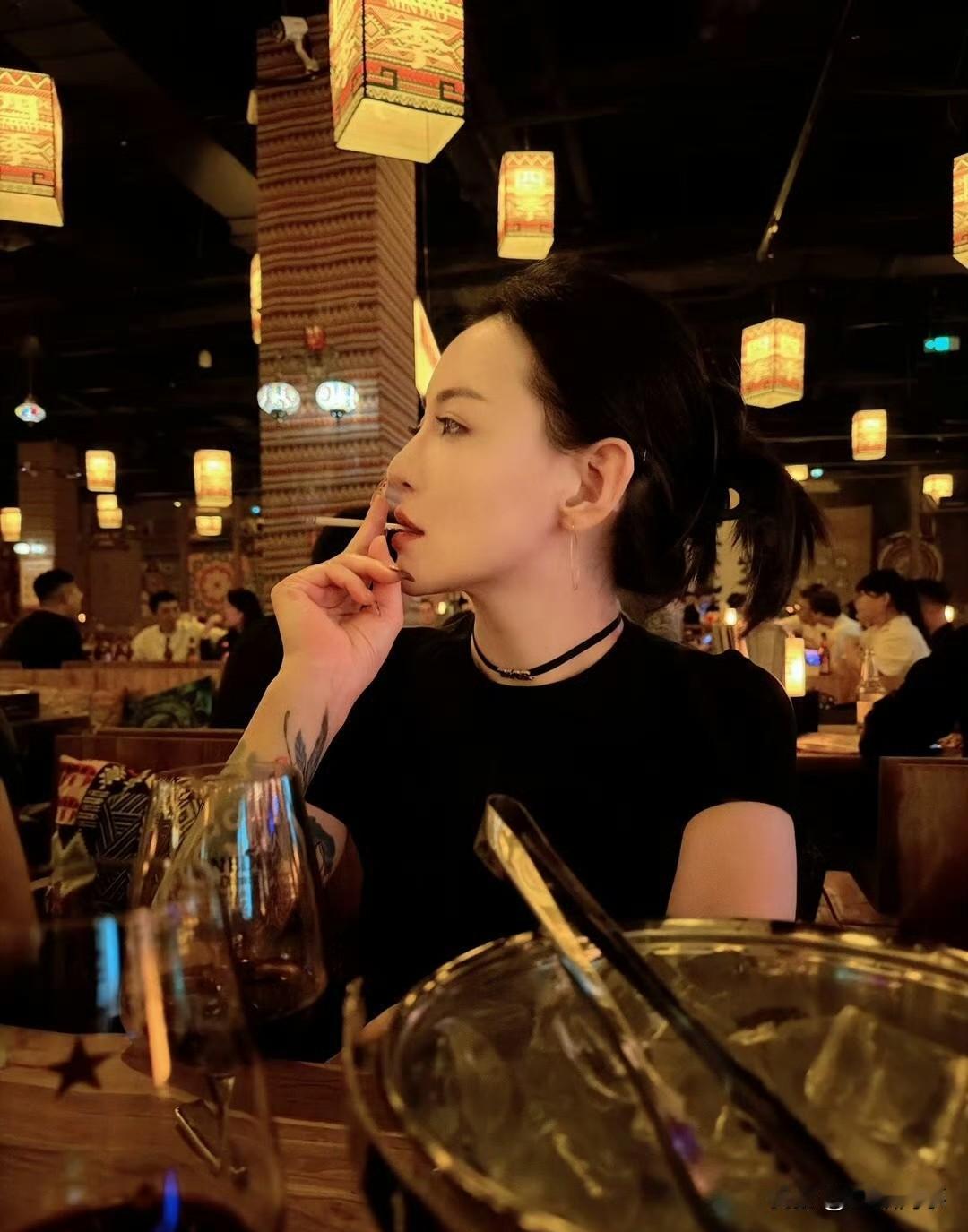 大连冰冰高忆晨10号开庭，等他回来会陪他卖货赚钱！不是爱人仍是亲人！