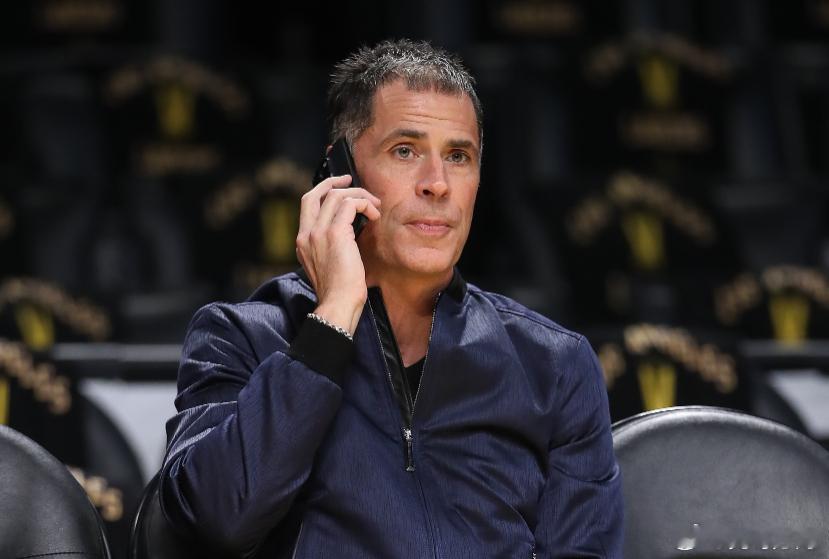 据《纽约时报》湖人随队记者DanWoike报道，湖人2026年计划将至少一定程