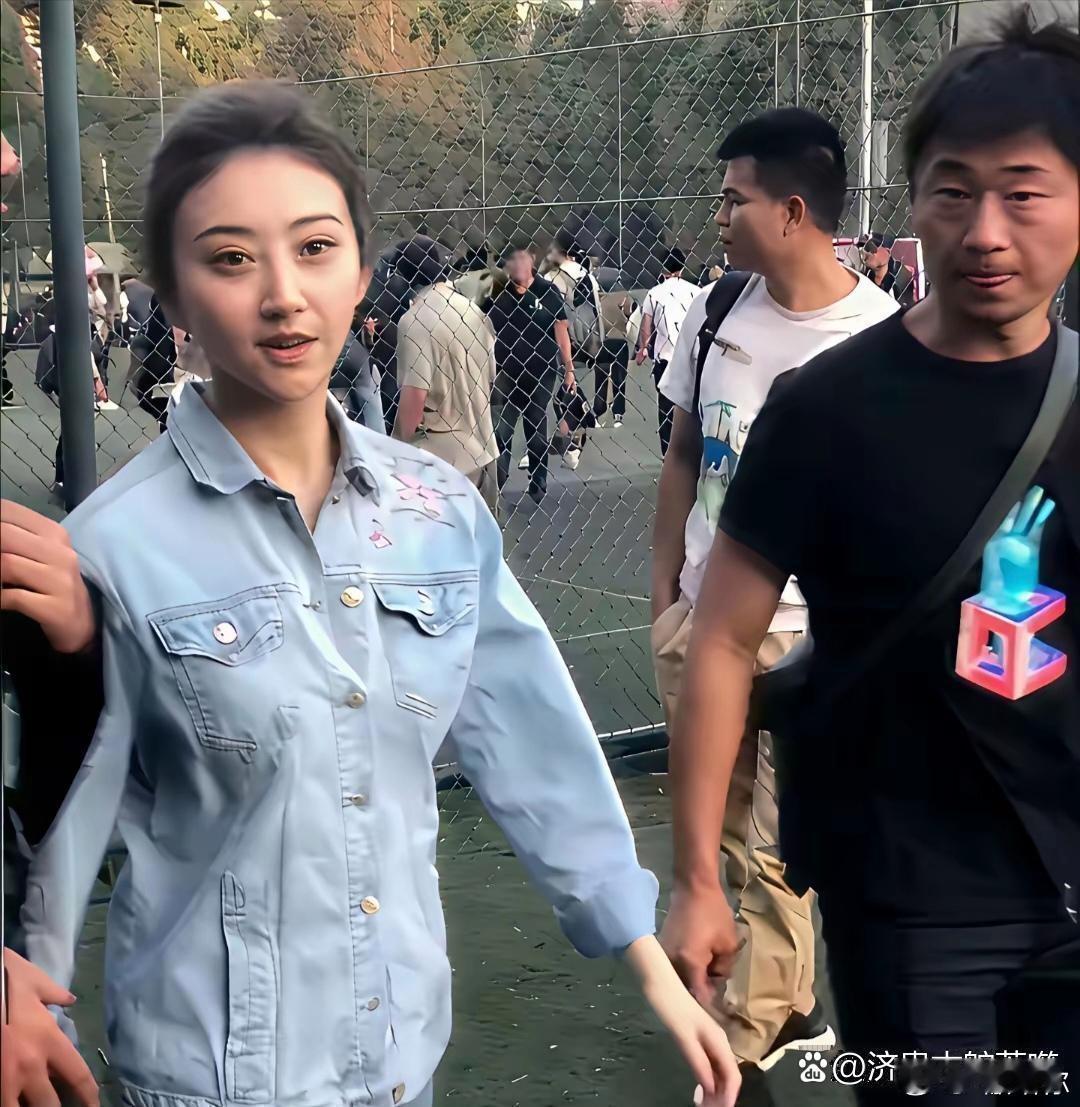 娱乐圈孙宇晨不算顶好看。脸上有医美痕迹。没了往日的清纯感。最美的该是她刚出道时的模样。长相甜又清纯的