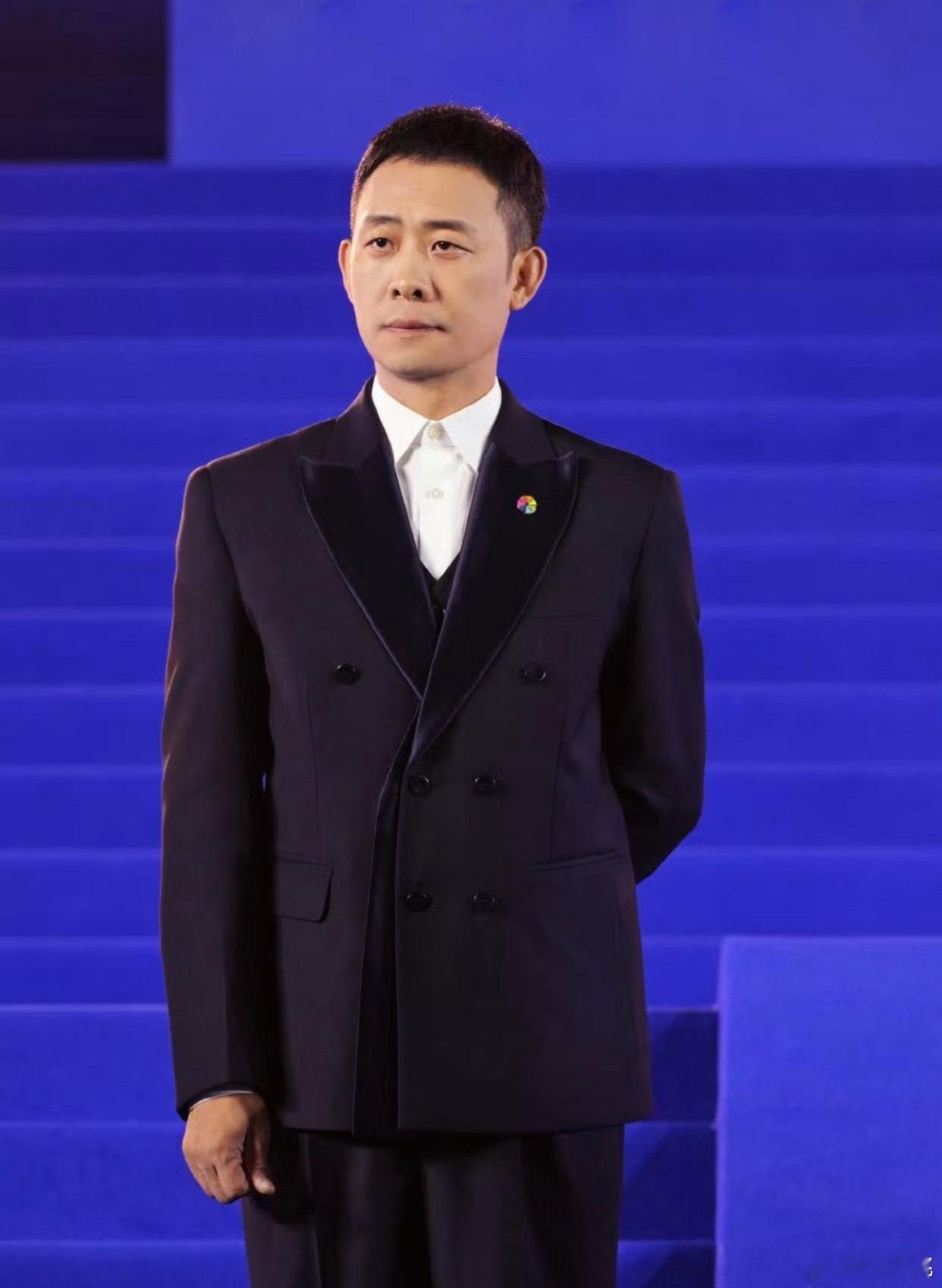 1.网传谭松韵的新剧被女二抢走不少关注度，团队这边不太满意。前期投入了不少营销
