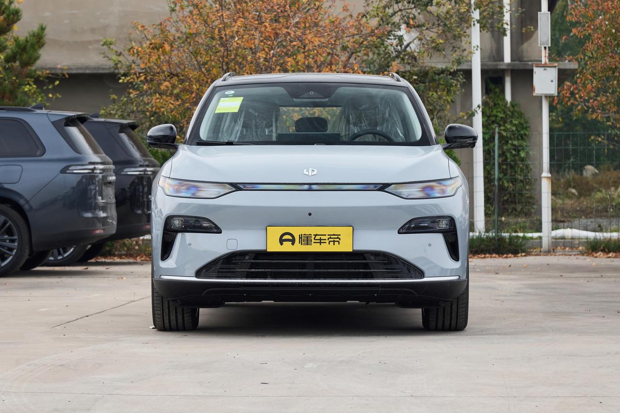 昨天翻到自己三年前提的零跑C11四驱版，刚好跑满9万公里。上周末特意拉去高速试了