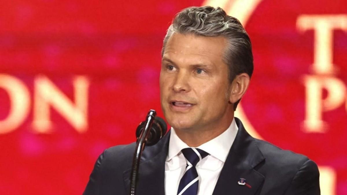 荒诞剧！800名将领连夜回国竟然只是接受忠诚度训话，一名退役少校教一群将军战士精