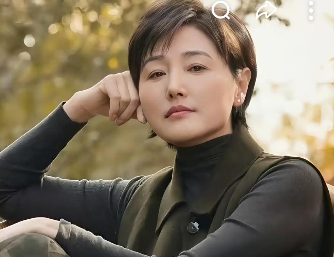 20年婚姻落幕！“男人婆”张延离婚，前夫只用一个字官宣谁能想到，8月26日