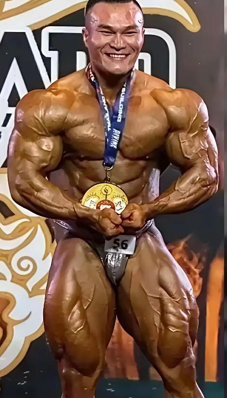 痛心！30岁健美八冠王王昆猝然离世，心脏疾病成遗憾。作为中国健美界的佼佼者