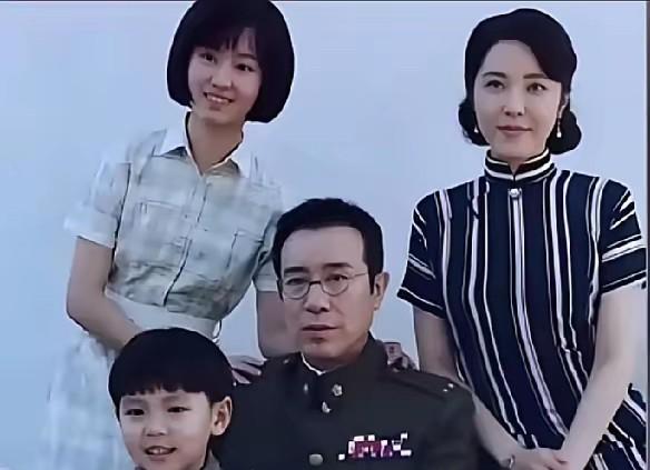 吴石被枪决那年，他最小的女儿才十六岁。全家只剩姐弟俩，弟弟才七岁，母亲被关进监狱