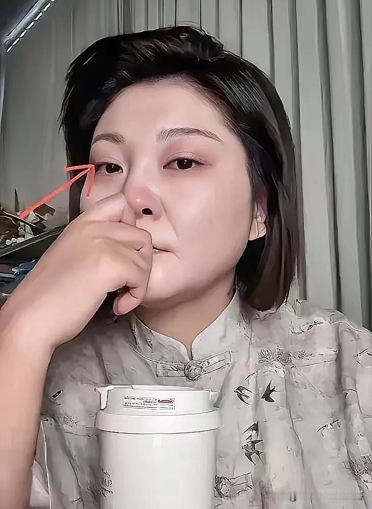 王暖暖在泰国打拼多年，生意做得风生水起！她什么都有，就是心里空了一块。俞