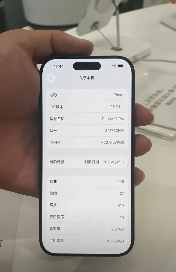 说实话，五千多真不贵可是我却买不起是我太穷了吗算了还是不买了毕竟我的手