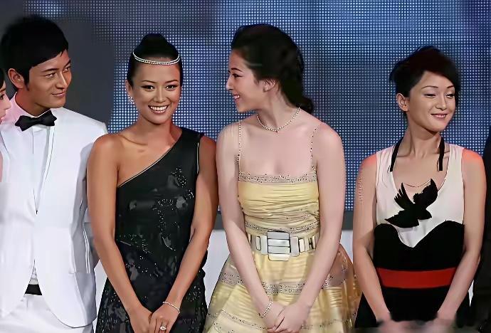 刘亦菲你就别看人家了你这颜值把人家秒死了还看人家