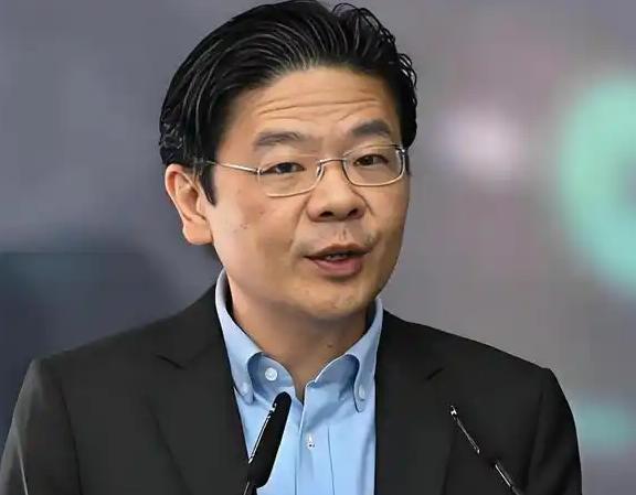 捂来捂去，新加坡还是破防了。最近新加坡网民都在吐槽，新加坡被印度人入侵了，结果新