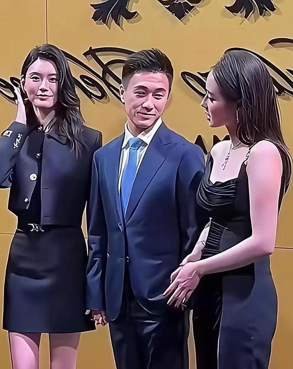 难怪奚梦瑶在旁边一脸无奈，换谁遇到这种情况都得这样。