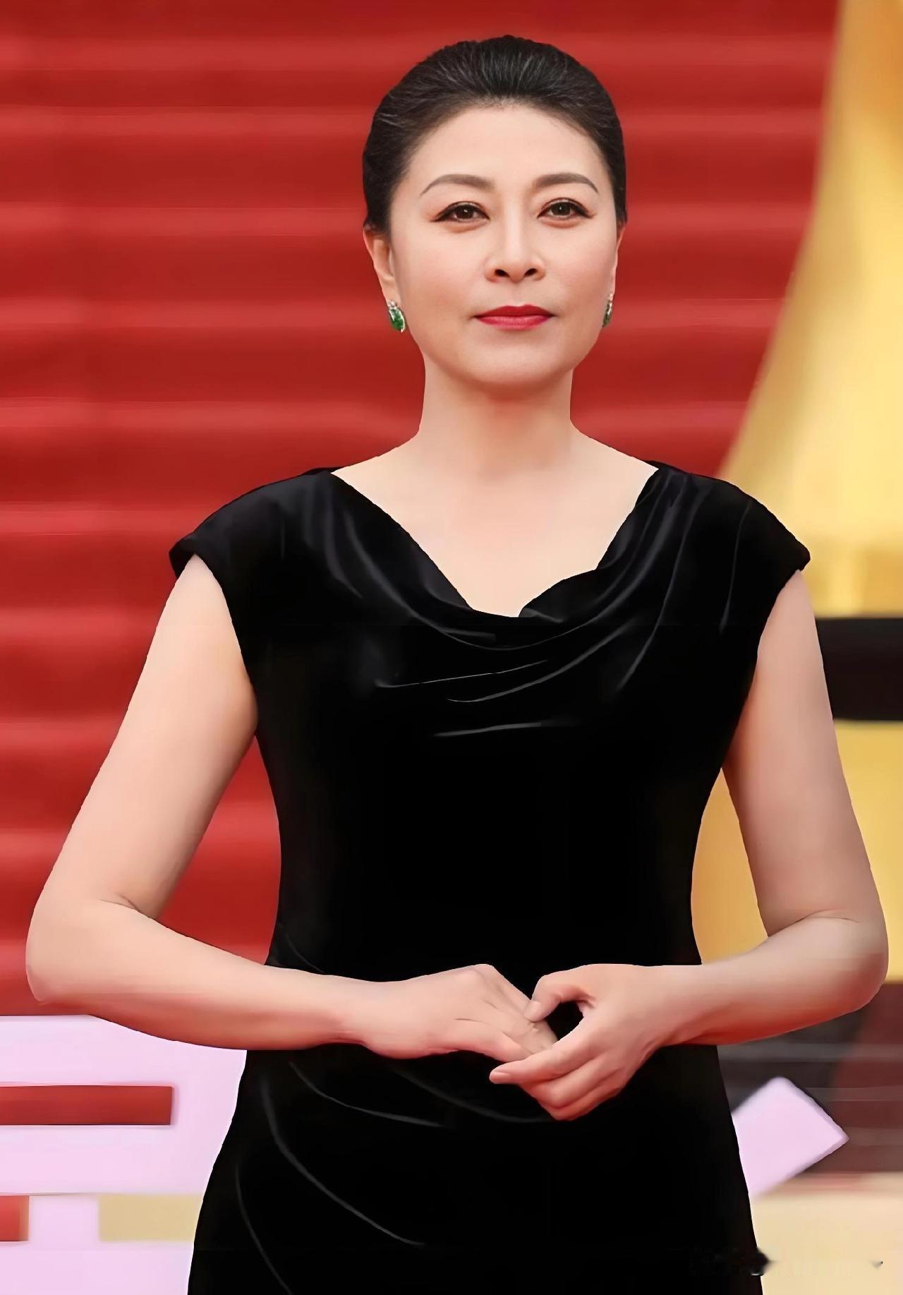 不知道为什么，对《四喜》里岳红演的婆婆，就完全恨不起来，明明她做的挺过分