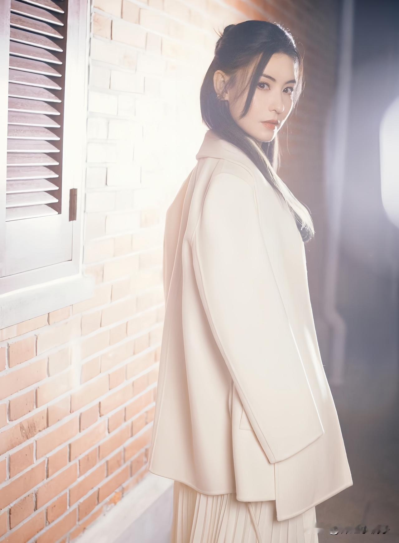 4000万，说没就没，还得连本带利往外吐。张柏芝这回在香港法院吃的瘪，够让人