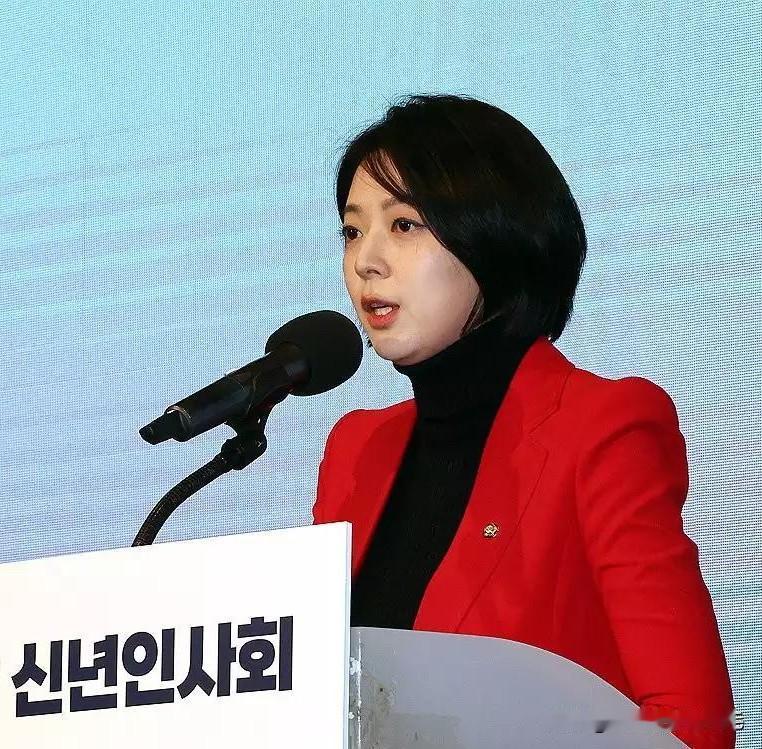 2月7日，韩国国民力量党内部围绕前党首韩东勋除名的争议持续升级，该党中央伦理委员