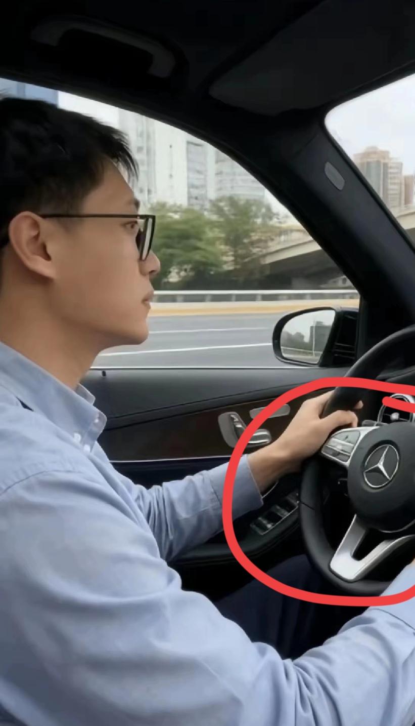 梁志辉确实阔绰，开着奔驰来爸爸妈妈这里让爸爸妈妈的腰杆子挺得更直了，但是梁志辉谦