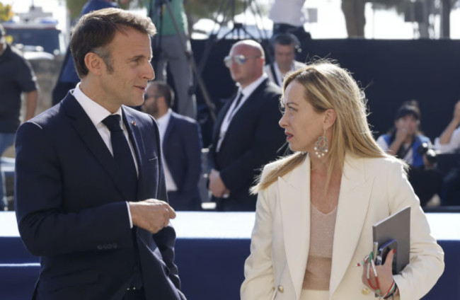 法国极右翼活动人士德朗克近日在里昂抗议活动中遭极左翼人士围殴致死，引发法国与意大