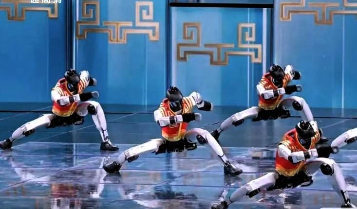 中国机器人“炸街”春晚，美媒年后才惊觉：这功夫，谁笑得出来？春晚一过，中国机