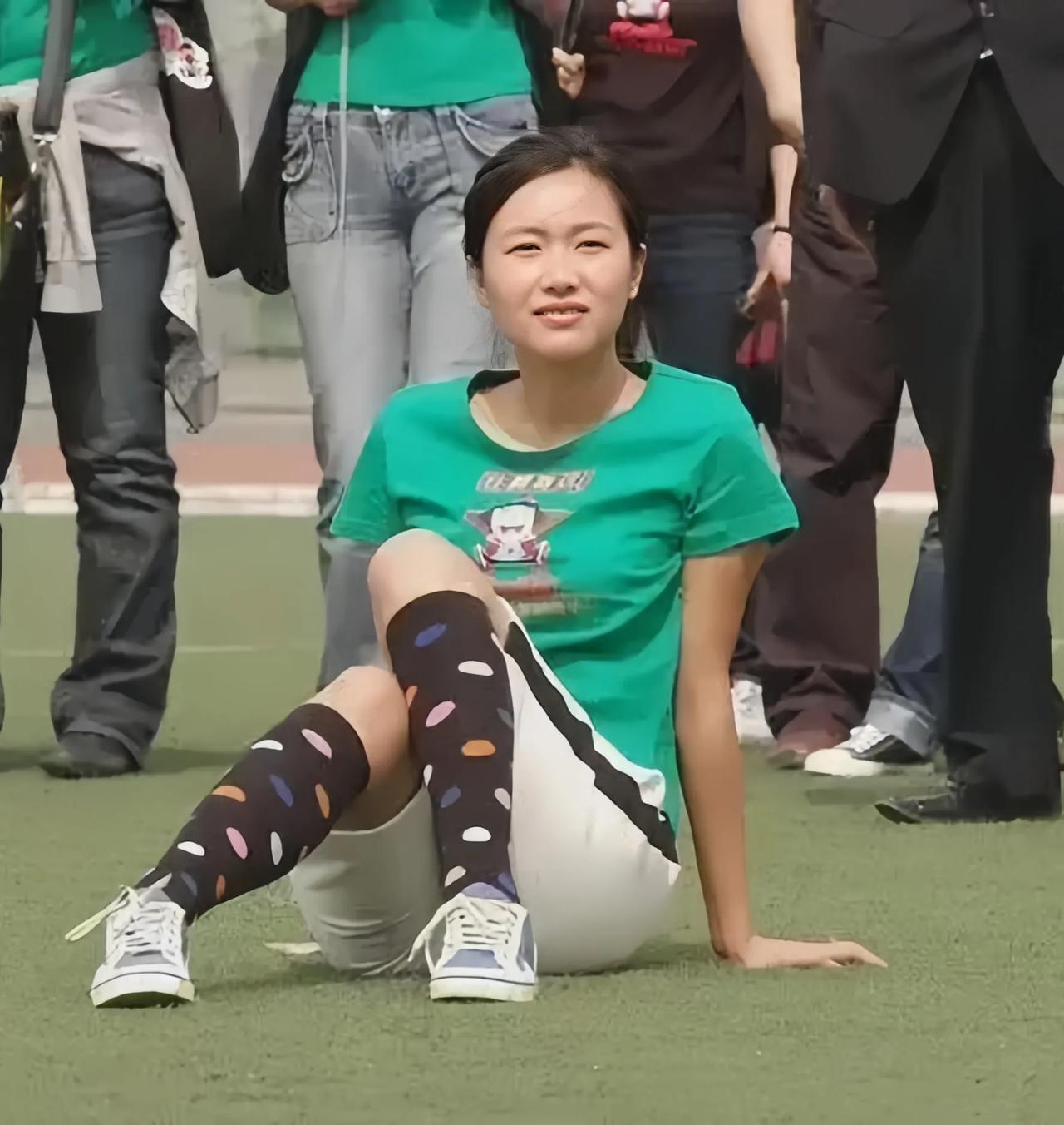 徐静蕾已经50多岁了，看着比20多岁的小女孩还要年轻漂亮。