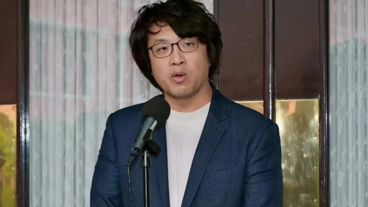 沈伯洋窜访日本，一个动作露馅了，害怕大陆？赖清德也是如此日前，被大陆立案侦