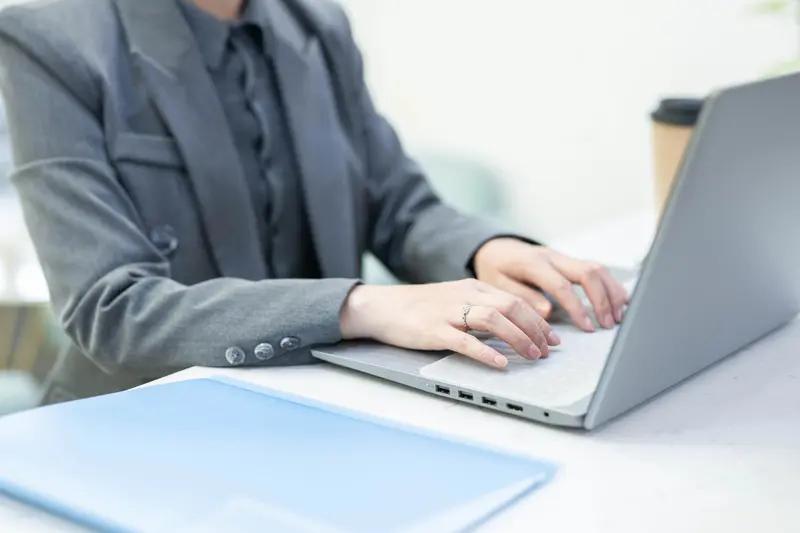 ---如果不缺钱，你还会工作吗？这届年轻人正在重新定义"干活"这件事一、