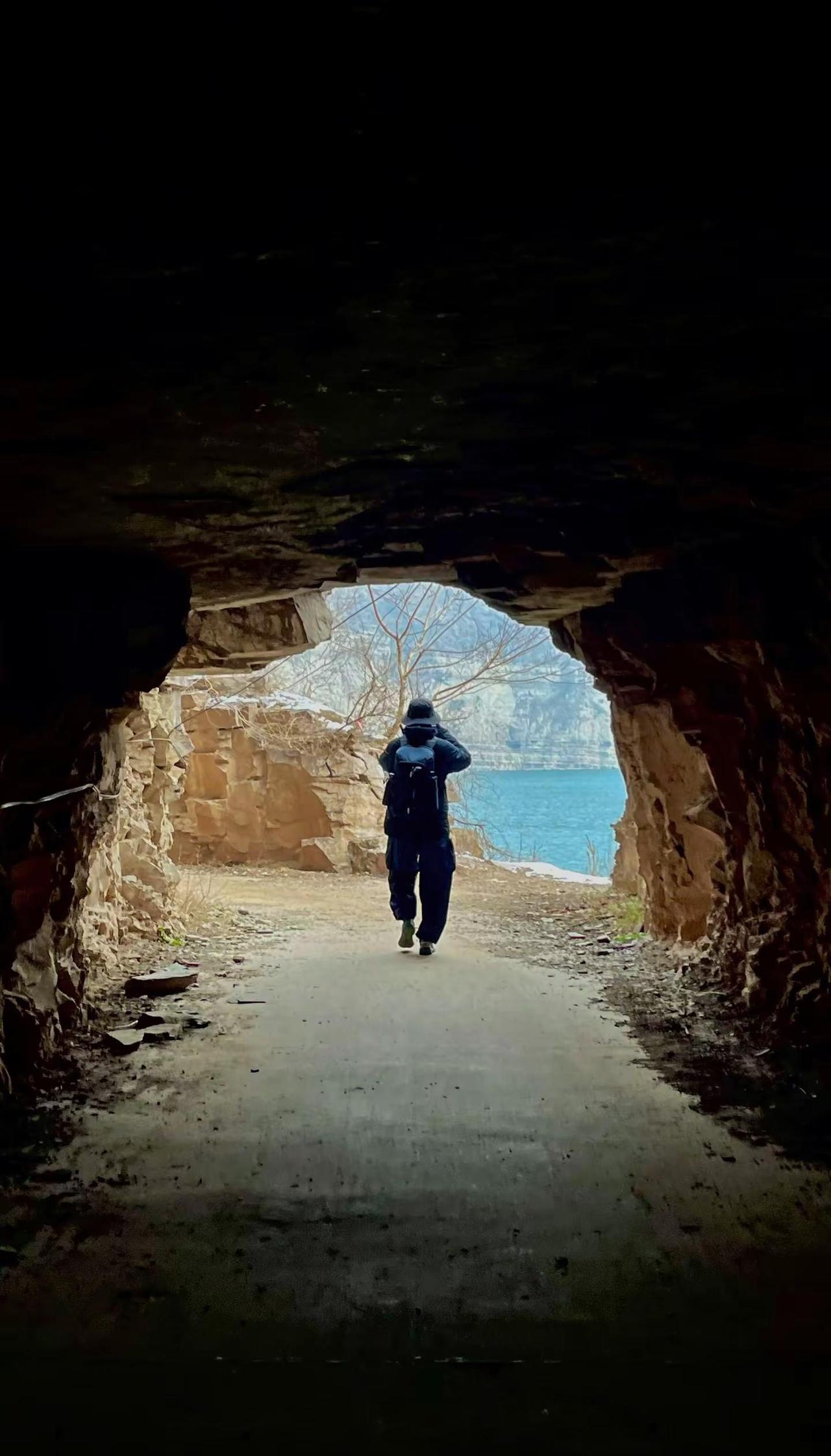 26首爬告竣。徒步正反穿33公里，用10小时，爬升1173米。修路长心平。徒步