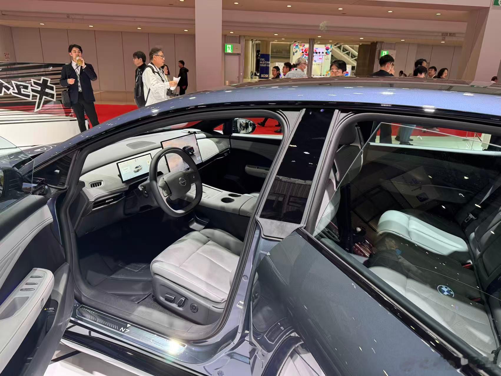 在东京车展现场报道，全场唯一的一个左舵车型：日产N7。温知识：2023年，