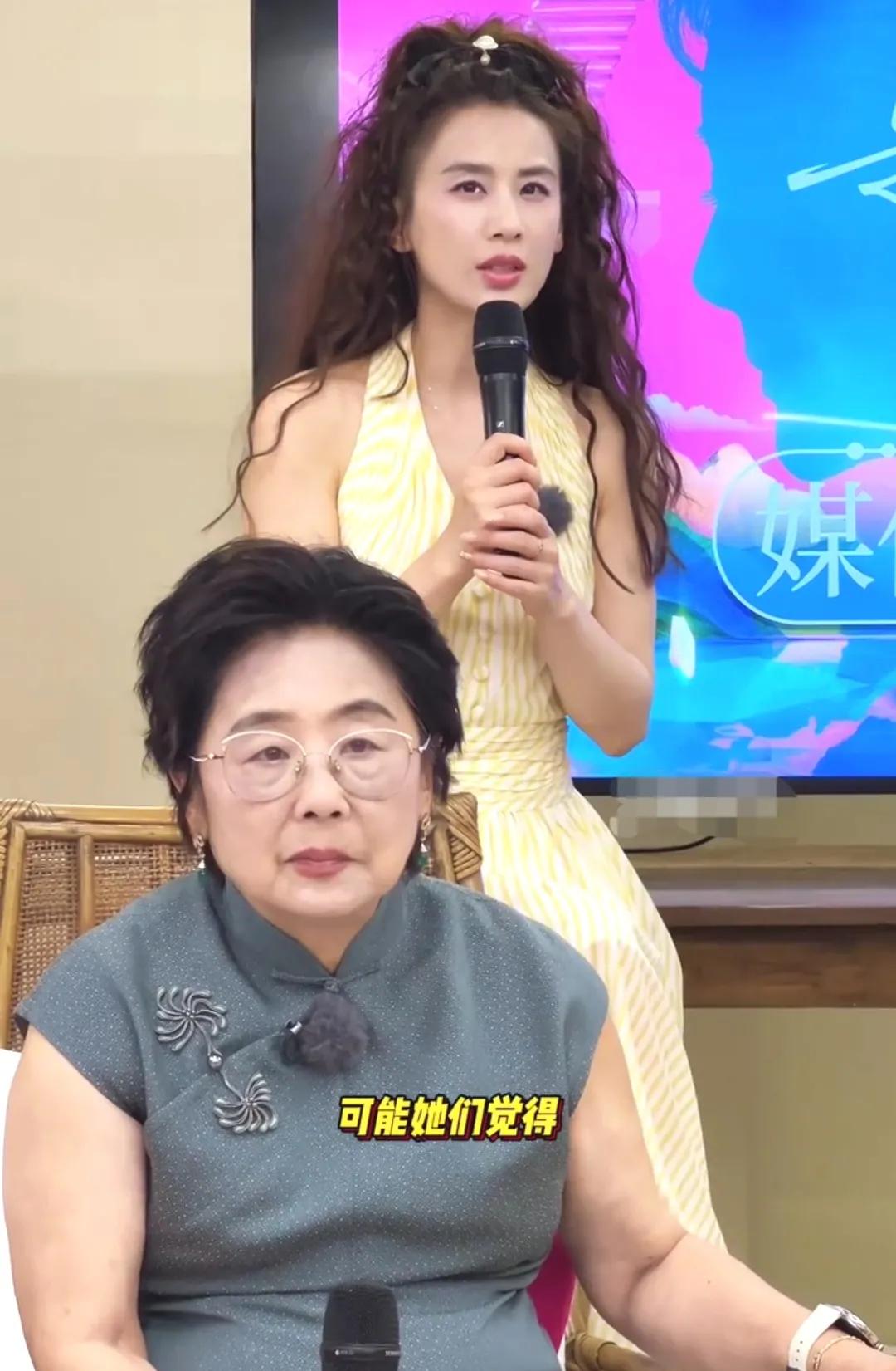 黄圣依的母亲深明大义，一看就是通情达理之人！真人秀《是女儿是妈妈》中，黄圣依