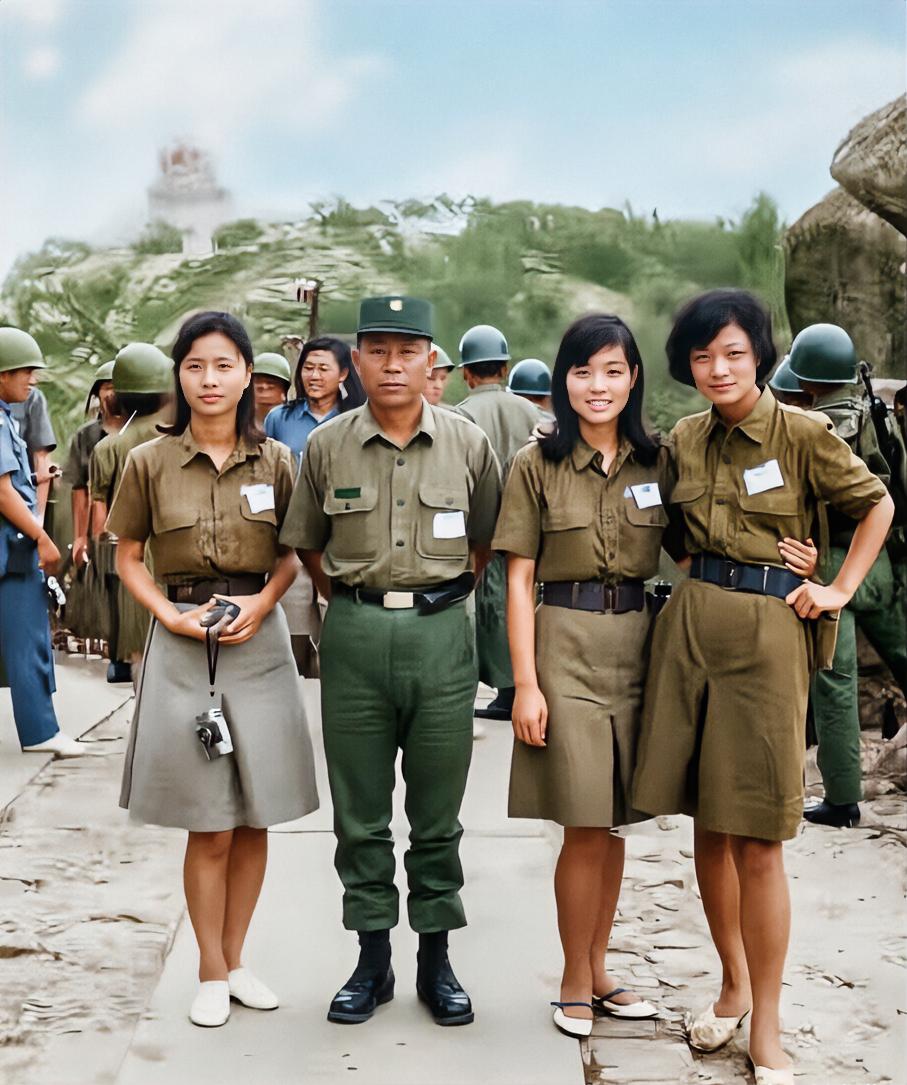 驻守金门的国军女兵，身材苗条，太漂亮了。