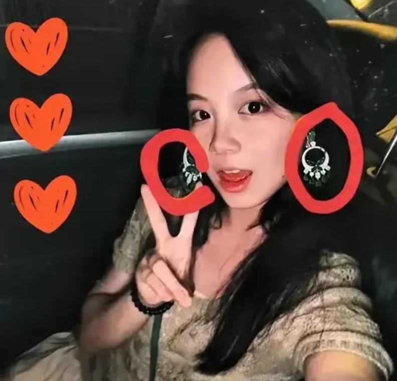现在黄杨钿甜的父亲杨伟最应该做的不是跟媒体撕扯，也不能着急忙慌地更改企业信息，而