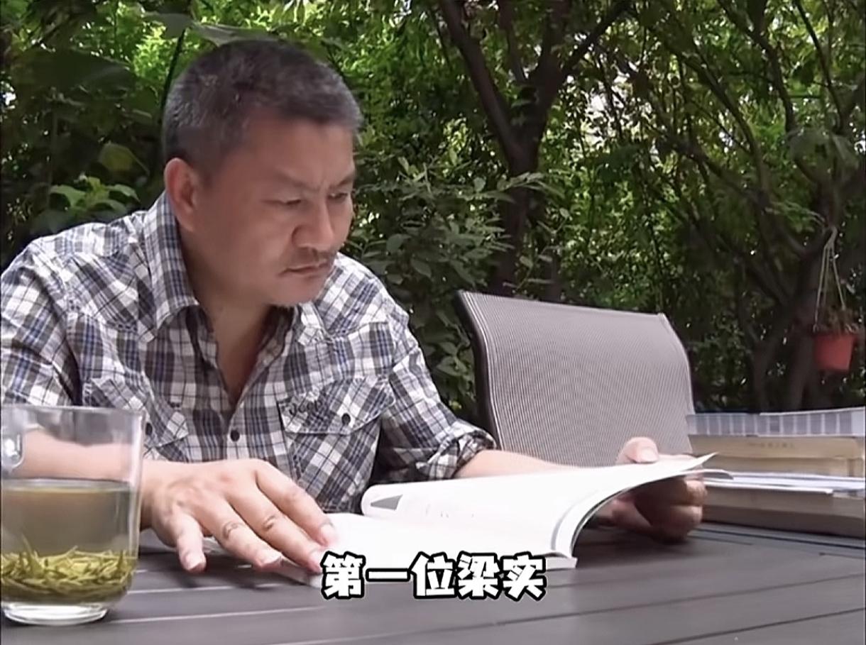 马上要高考了，高考总分第一人，万分成就达成者梁实，即将限时返场。中国高考总分第