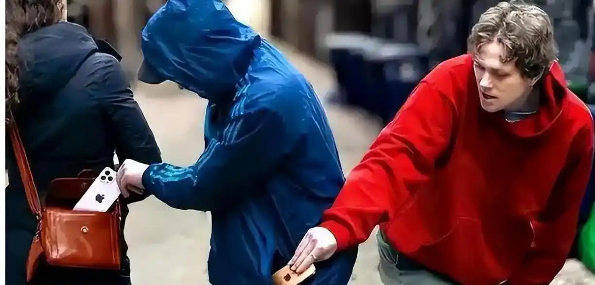 说个大家公认的，意大利的游客遭遇扒窃的概率在欧洲旅游安全榜单中排第一！张雪机车