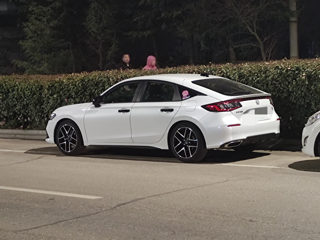 11代两箱思域提车一个月了两箱的一实在是太帅了，加速感觉挺有劲儿的，不愧是手动