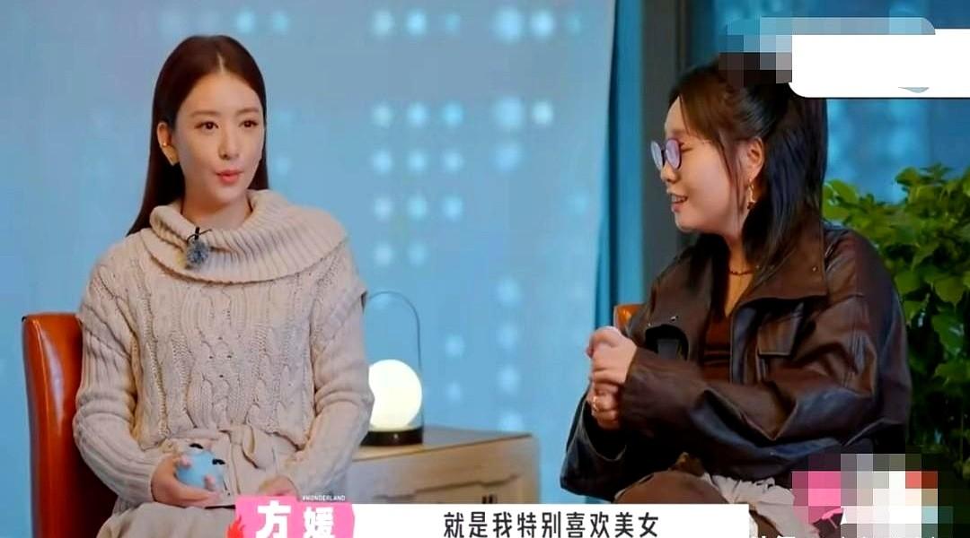 李雪琴这是捅了多大篓子？一句话问得方媛当场举起卡片遮住脸，不敢看镜头。桃花坞