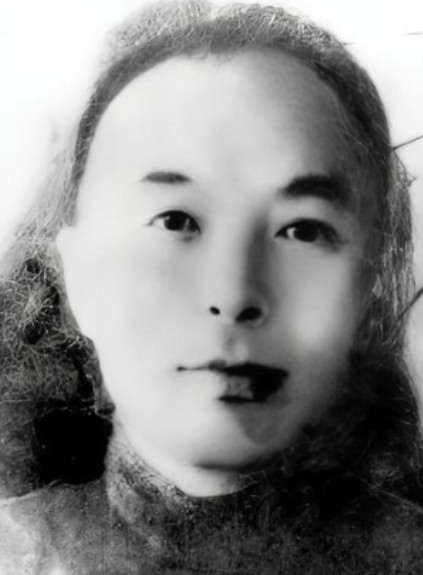 1946年，抗联将领李兆麟受邀去一名年轻女子家中做客，刚喝了一口茶后，他感觉味道