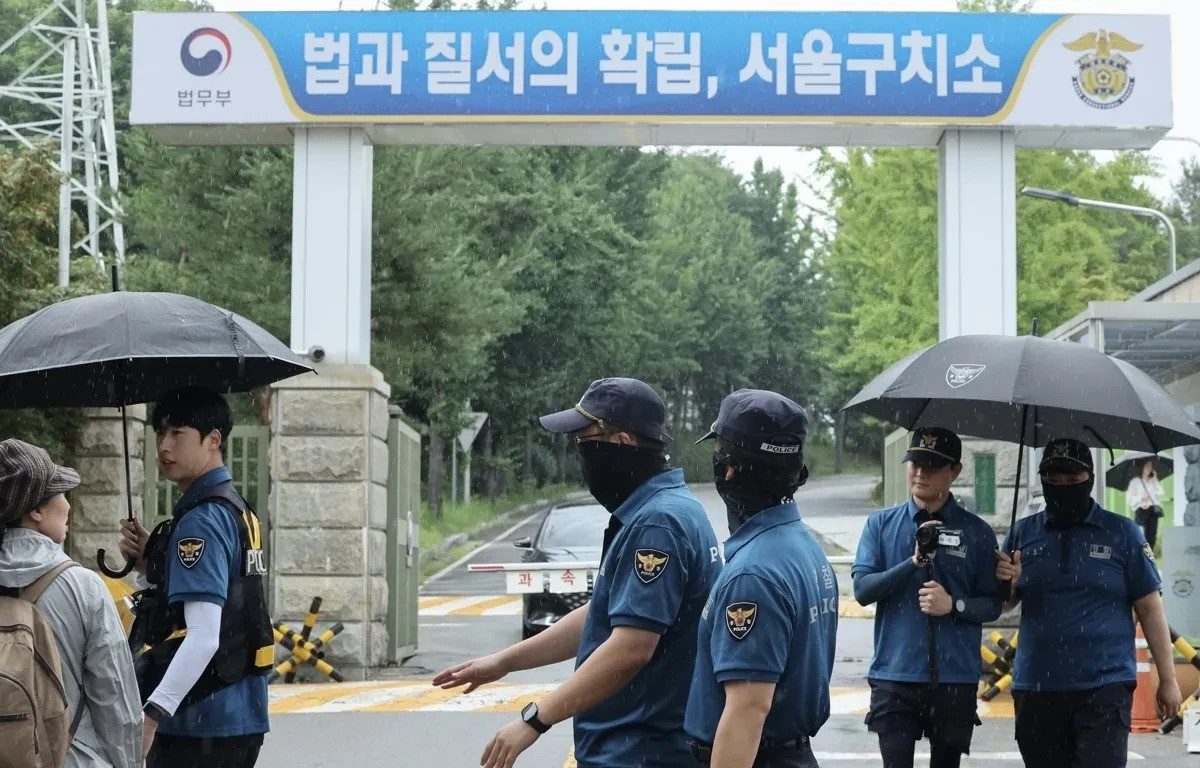 尹锡悦拒绝出庭被强制传唤尹锡悦前总统拒绝接受调查，特别检