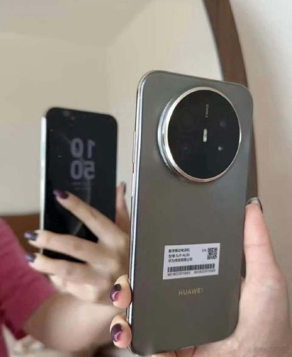 华为Mate70Air真机曝光这直上直下摄像头凸起有点X200U的感觉，影像应